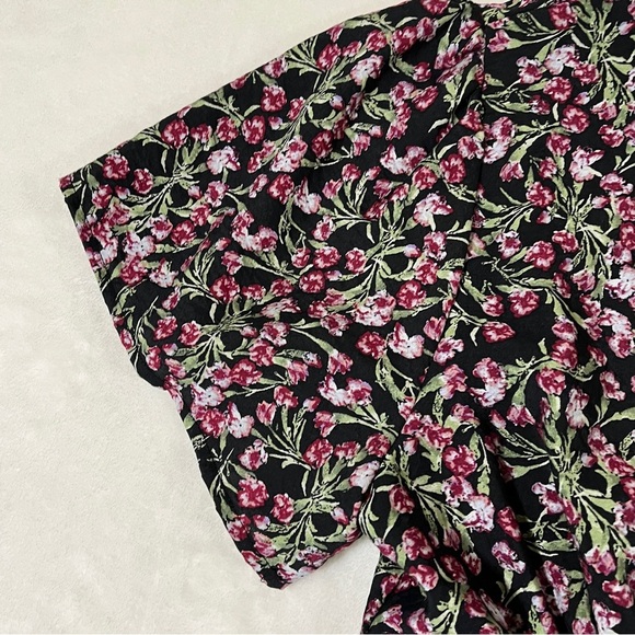 FOREVER 21 Womens Crop Top Plunging V-neckline Floral Smocked Size Medium - Picture 5 of 13